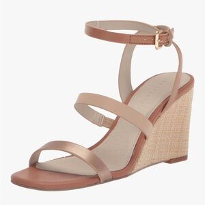 New in Box Sanctuary Tan and Cream Wedge Sandals Wink Size 9.5